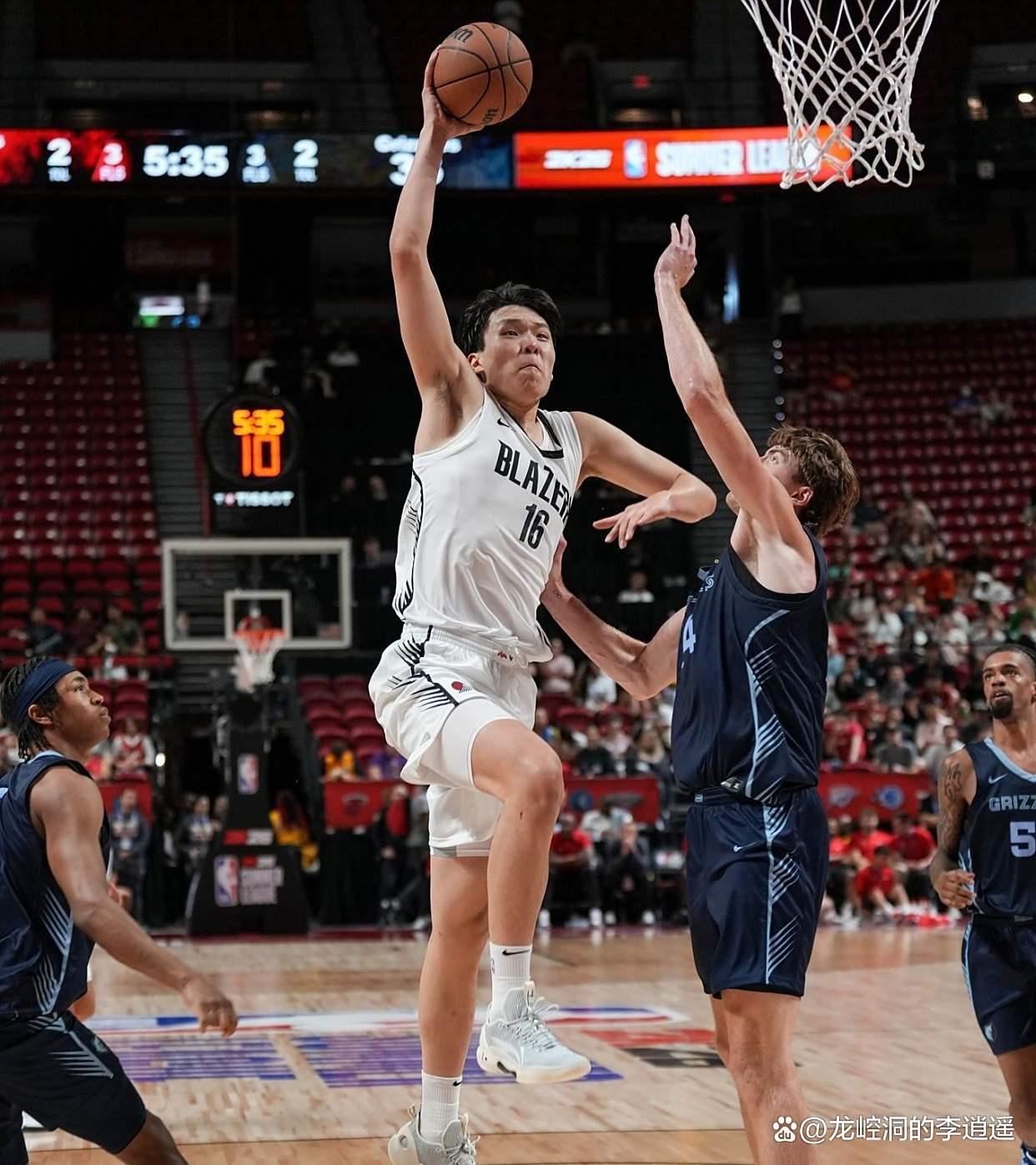 英雄联盟台服官网地址一览-转折点！上海海港刷新队史纪录，NBA季后赛集结日攻防权衡，质疑声仍在，更衣室氛围转暖的简单介绍