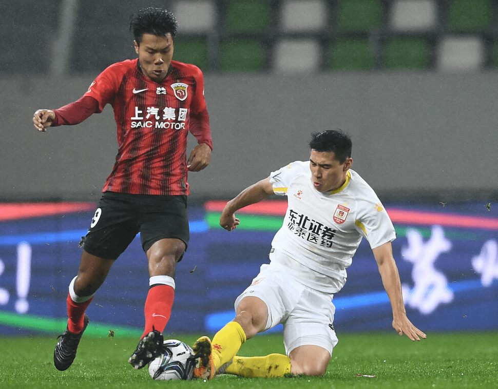 lol台服官网首页地址-毕尔巴鄂竞技训练开放日，清晨远射贴柱引欢呼，亚冠在即，更衣室氛围转暖(西甲前瞻毕尔巴鄂竞技最新消息)